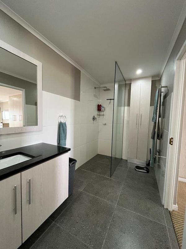 5 Bedroom Property for Sale in Kleinbaai Western Cape